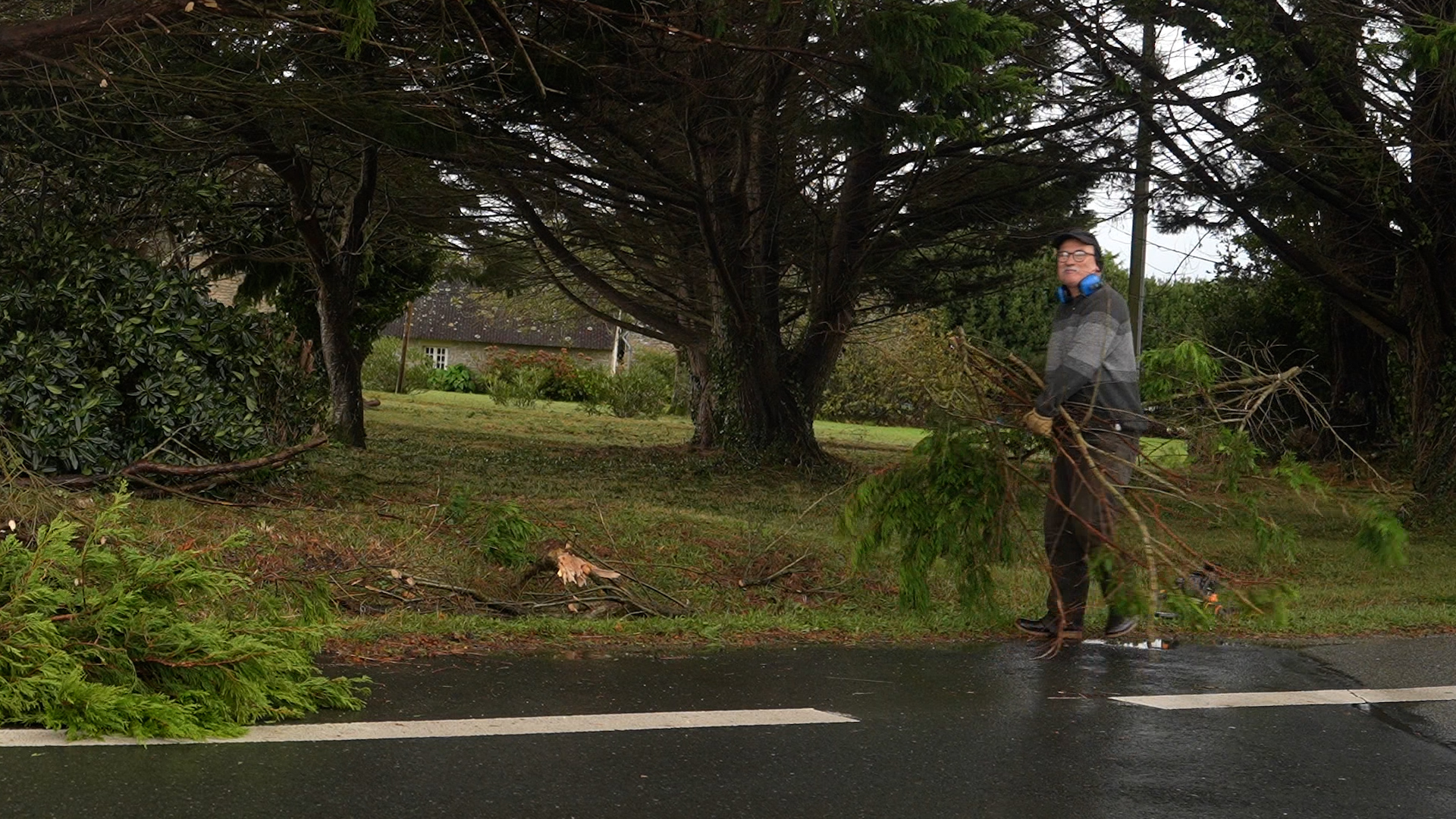 Une partie du Finistère est sans électricité après le passage de la tempête Ciaran.