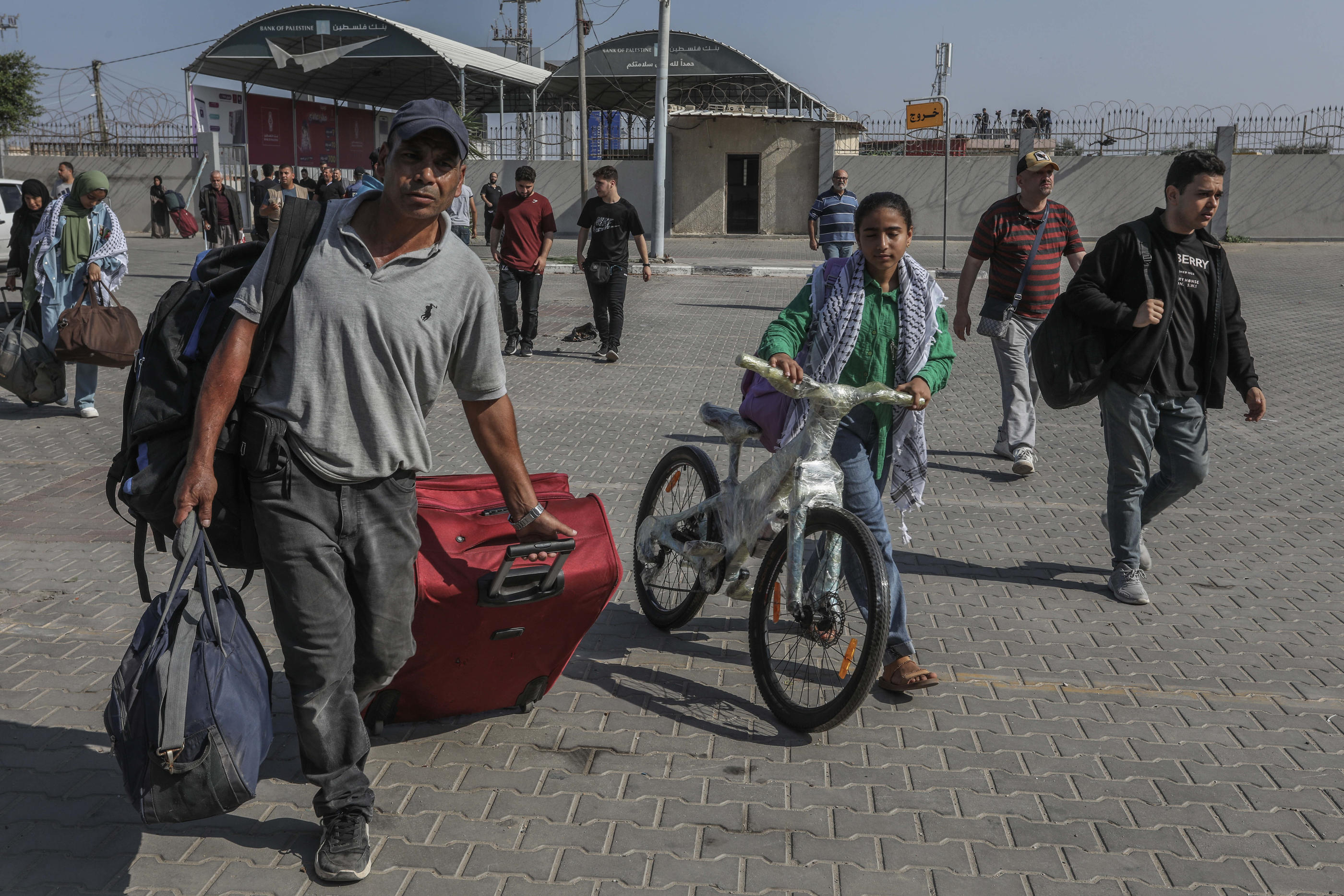 Les premiers ressortissants étrangers ou binationaux ont déjà pu quitter la bande de Gaza mercredi 1er novembre, via le poste-frontière de Rafah. PictureAlliance / Icon Sport